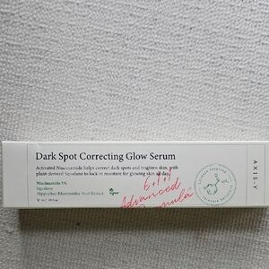 DARK SPOT CORRECTING GLOW SERUM